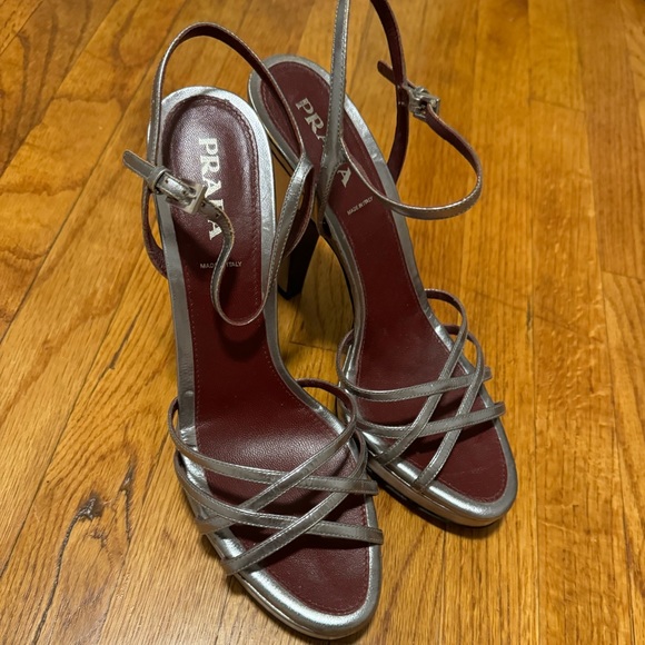 Prada Metallic Ankle Strap Heel - Silver shoes with crossed straps - Picture 12 of 16